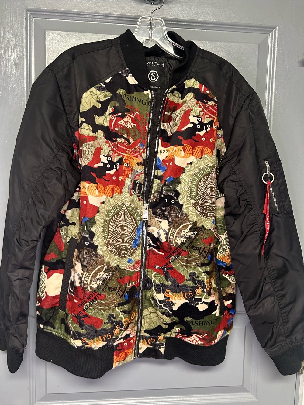 SWITCH REMARKABLE “Money” Camo print bomber jacket. Size XL. Zipper pull intact!